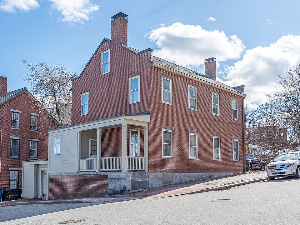 1st image of 68 Pleasant St #3