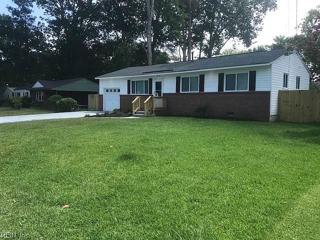 1st image of 304 Barcelona Ln
