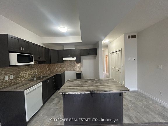 3rd image of 10.5 Dufferin St #16