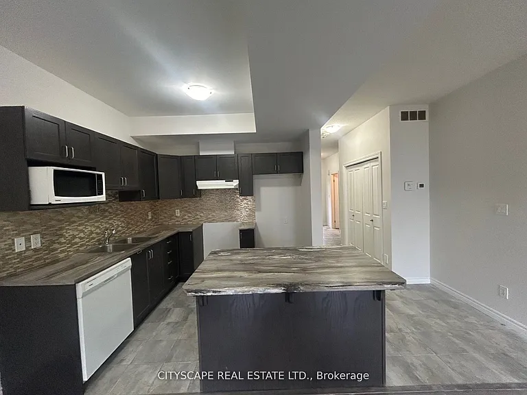 10.5 Dufferin St #16 — Photo 3