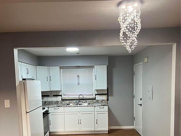 3rd image of 229 W Johnson St Unit 1A