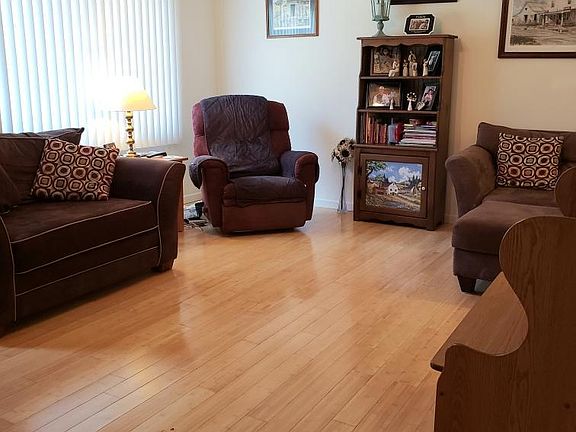 5th image of 1610 Glenwood Dr SE