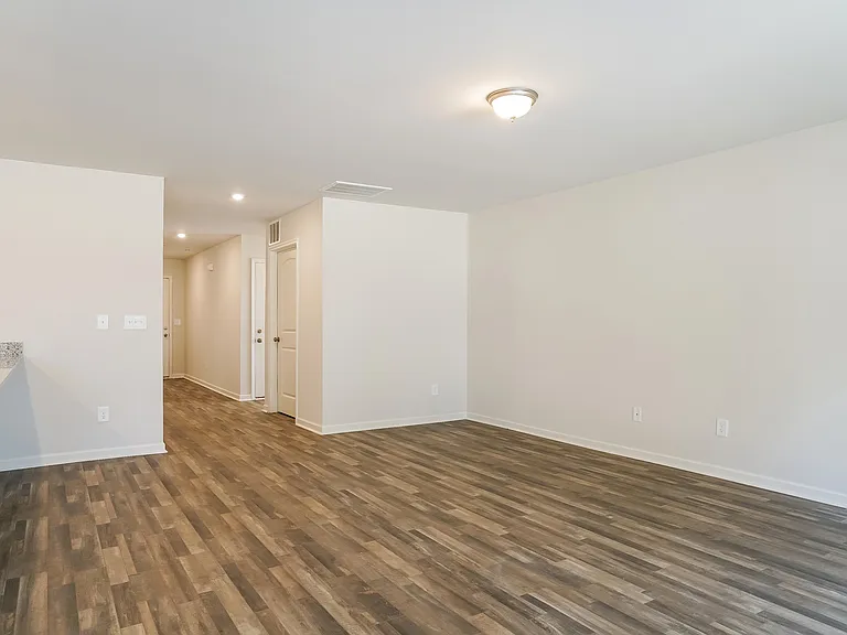 200 Kyles Dr — Photo 4
