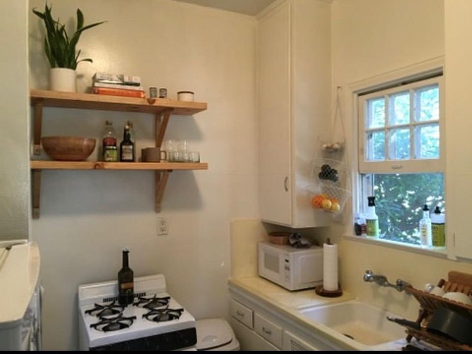 1st image of 835 Pacific St APT 1