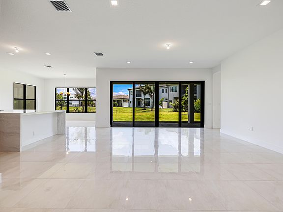 5th image of 9451 Riverside Park Dr