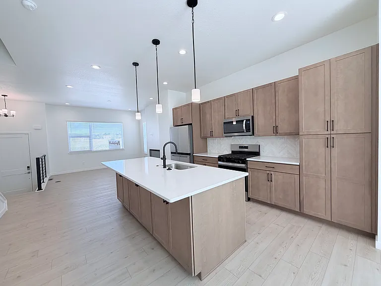 4050 Ascend Grv — Photo 1