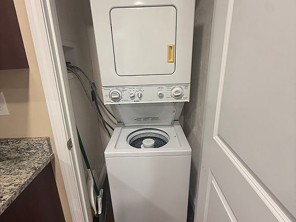 5th image of 104 John St Floor 3