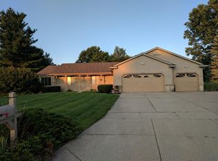 2122 Countrywood Dr SE, Grand Rapids, MI 49508