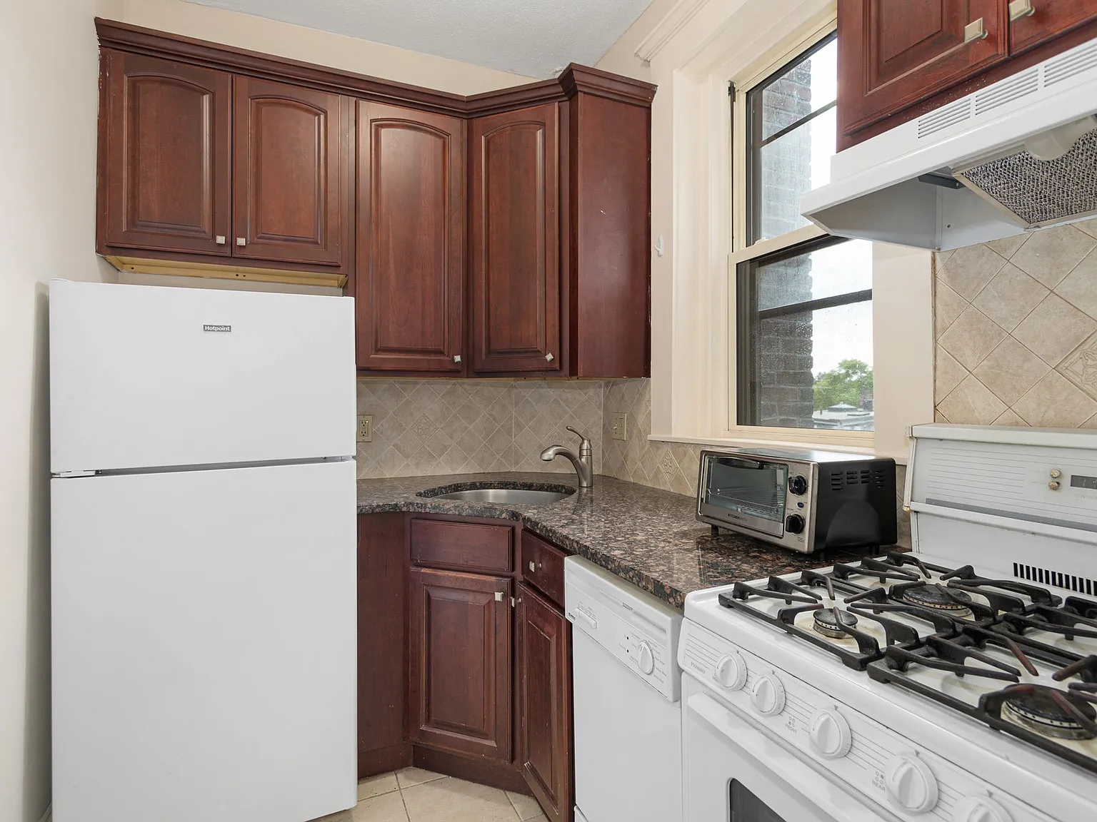 2 bed, 800 sqft, $3,200 — Photo 1
