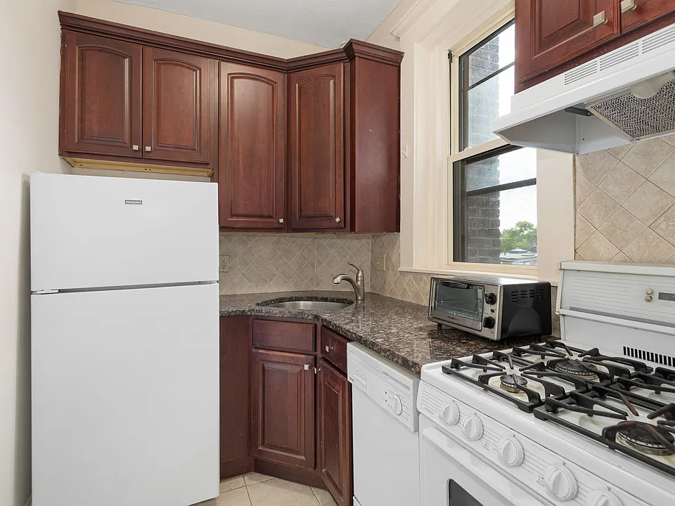 22 Orkney Rd #1L