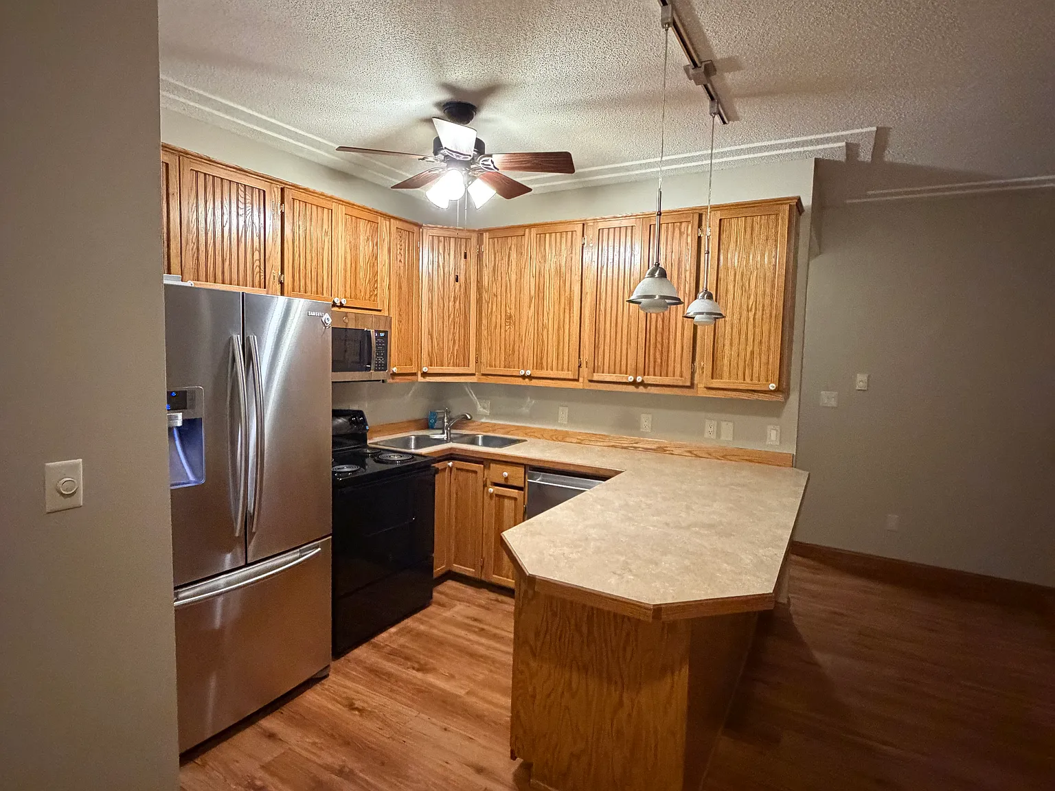 2 bed, 750 sqft, $925 — Photo 1