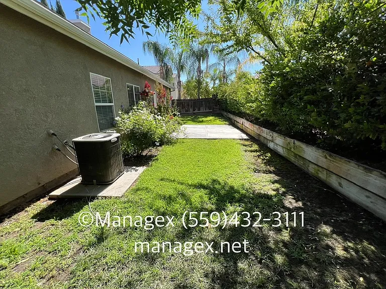1151 E Pinehurst Ave — Photo 23