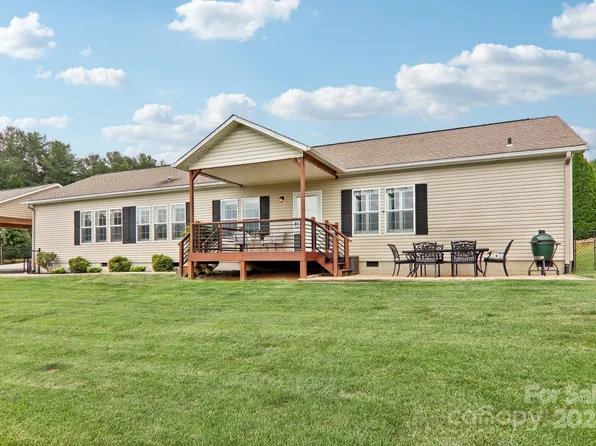 208 Stepp Acres Ln, Hendersonville, NC 28792