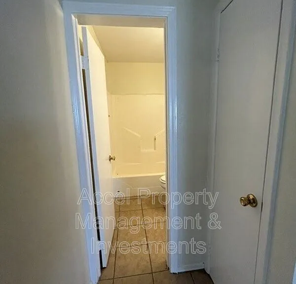 2409 Gumwood Ave #1 — Photo 5