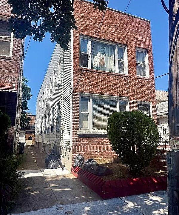 2nd image of 186 E 39th St