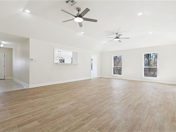 5th image of 220 Warwick St