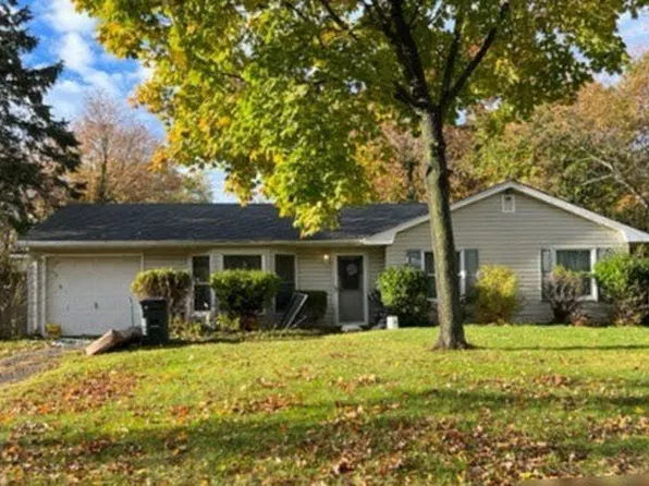 1 Julia Cir, East Setauket, NY 11733
