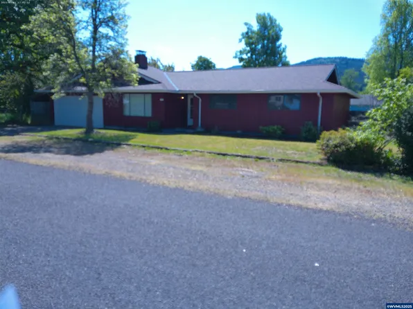 552 SW Ivy St, Mill City, OR 97360