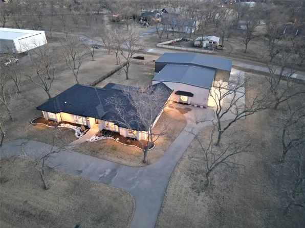 9908 Air Park Dr, Granbury, TX 76049