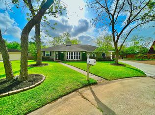 12 Earlham Dr, Friendswood, TX 77546