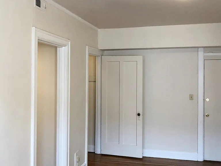 1 & 2 Bedroom Apartments in Downtown Indianapolis - Meridian Plaza Awaits You! — Photo 12