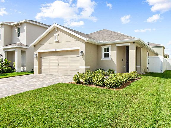 3rd image of 10911 Carlton Fields Dr