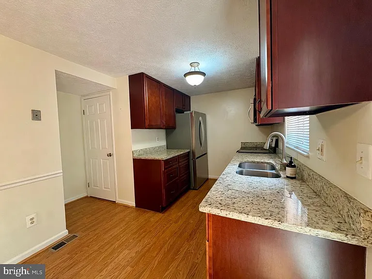 8112 Parkdale Ct — Photo 8