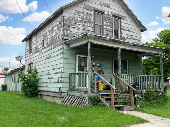54 W Russell St, Marinette, WI 54143