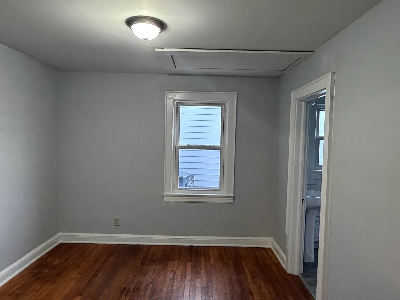 3 bed, 1.0 bath, 804 sqft, $1,050 — Photo 4
