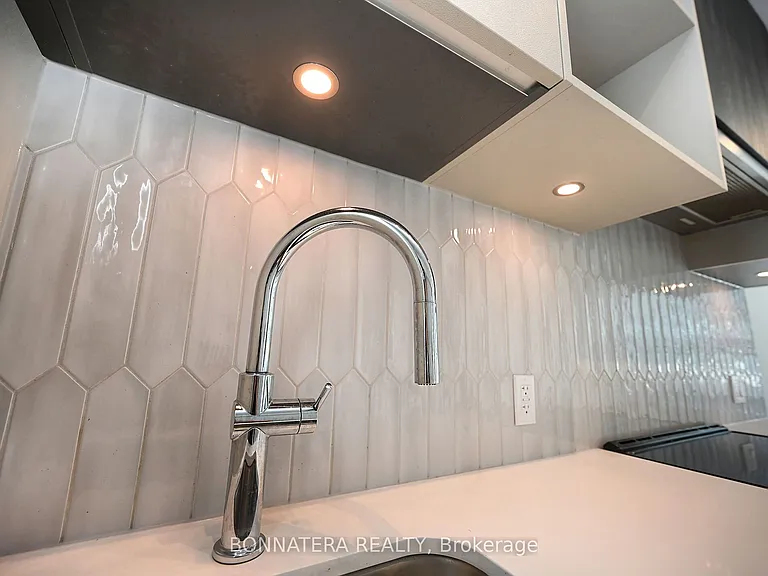 405 Dundas St W #319 — Photo 19