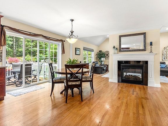 4th image of 190 Berry St