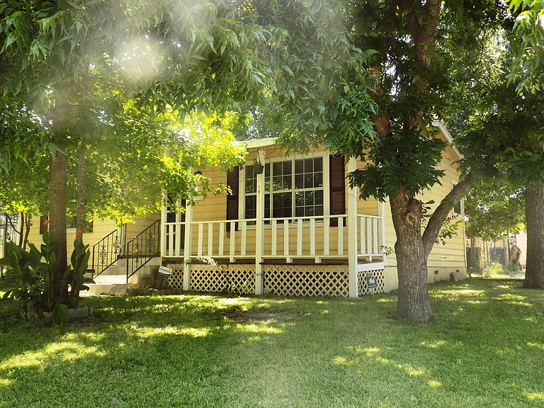 636 W Norwood Ct — Photo 2