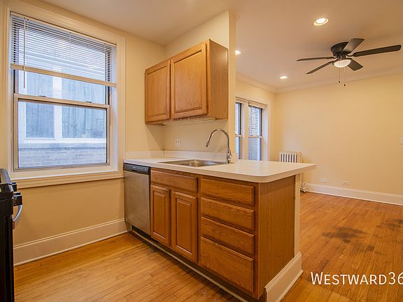 2nd image of 7648 N Greenview Ave Unit 3