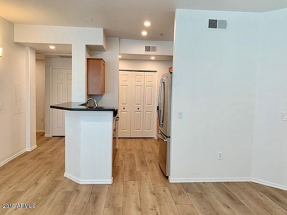 4th image of 420 W 1st St Unit 317