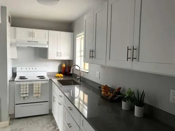 317 Lake Evelyn Dr, West Palm Beach, FL 33411