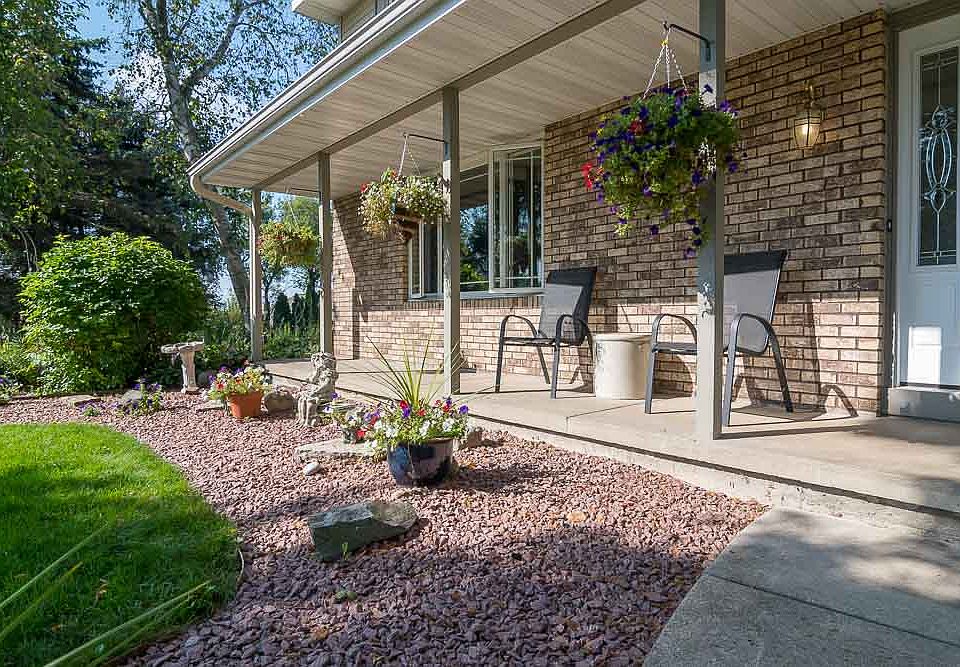 3515 Whytecliff Way, 