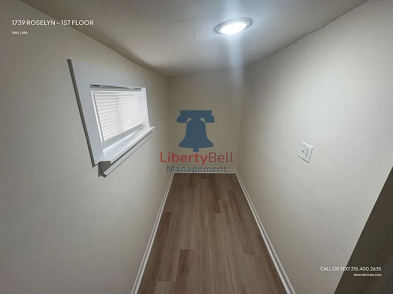1739 Roselyn St — Photo 9