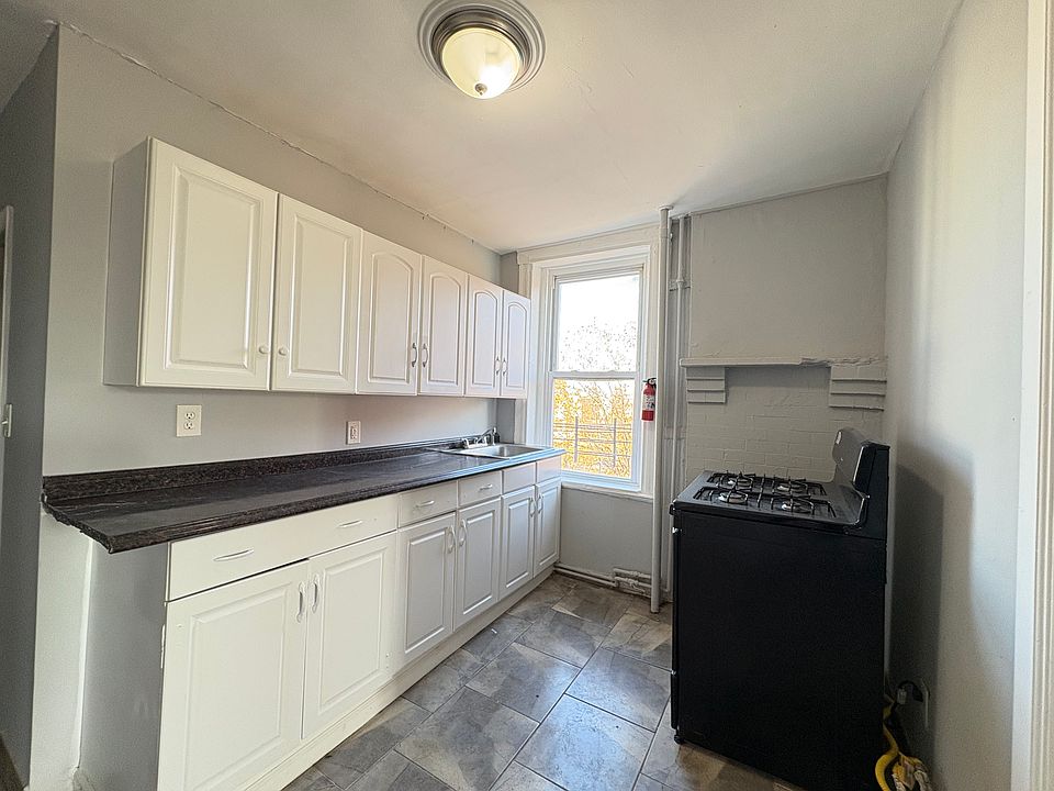 1st image of 379 Fairmount Ave #10