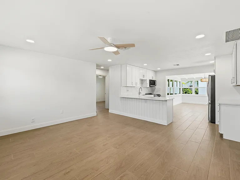 802 Lytle St — Photo 15