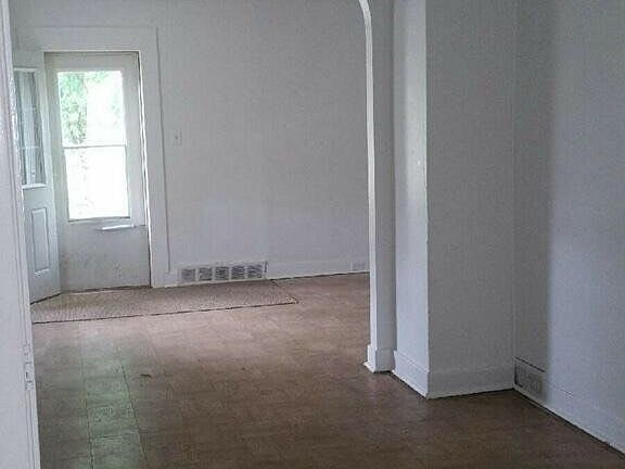 2nd image of 3001 Sewell St