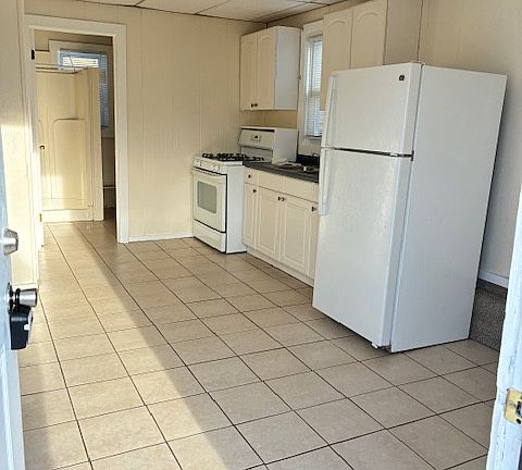 2nd image of 37 Wakefield St APT 6