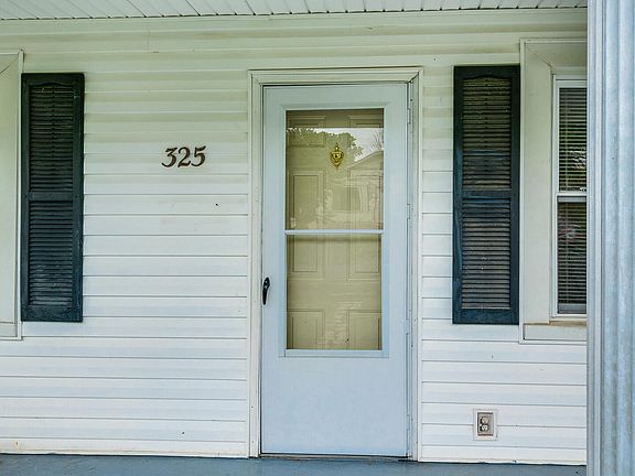 3rd image of 325 Lynn Ave