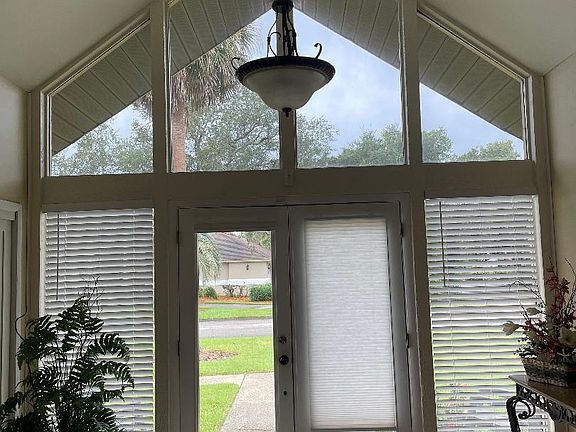 5th image of 827 Sawgrass Ln
