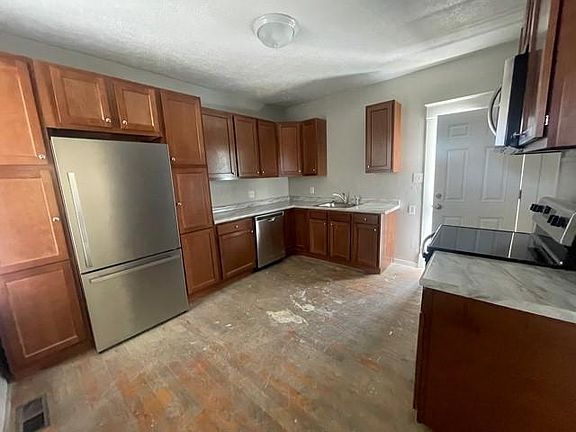 5th image of 1701 De Armand Ave