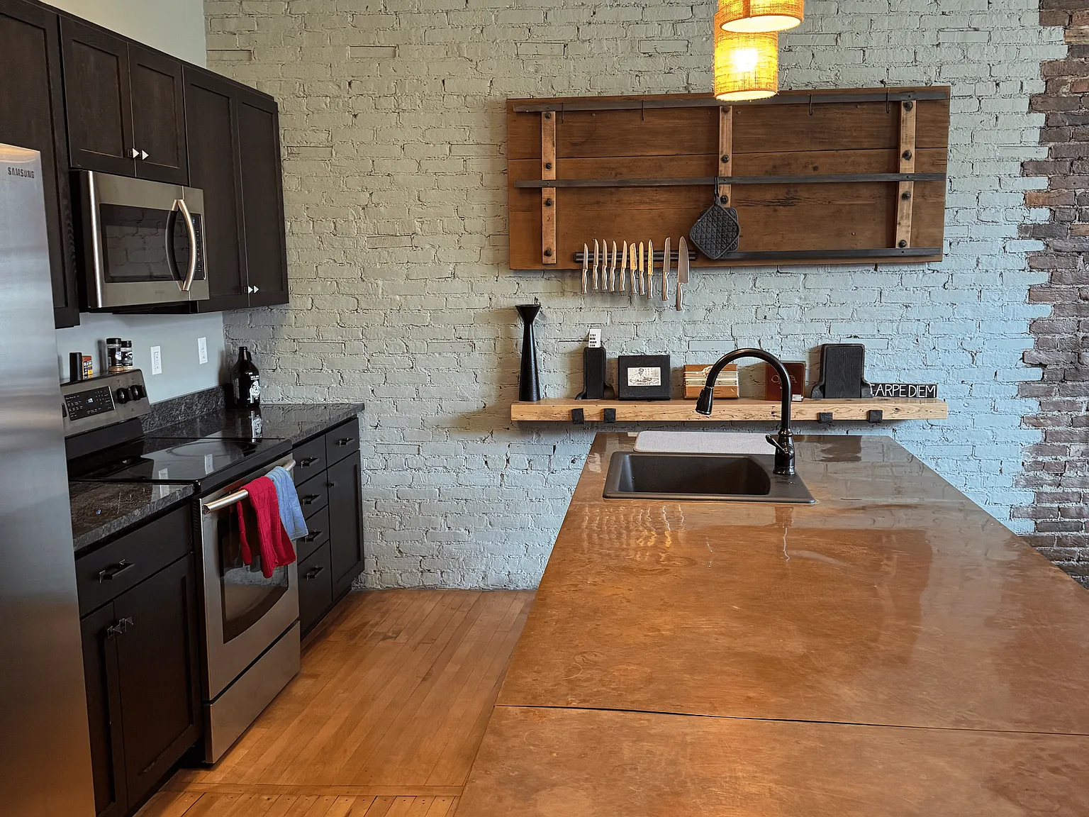 1 bed, 800 sqft, $1,500 — Photo 3