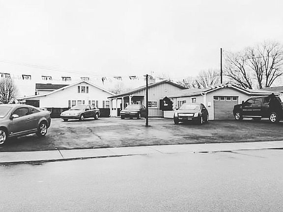 2nd image of 1125 Main St