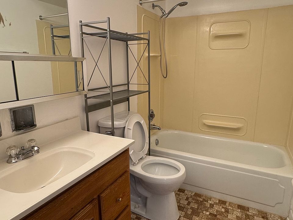 2nd image of 205 N Wolcott St APT 1B
