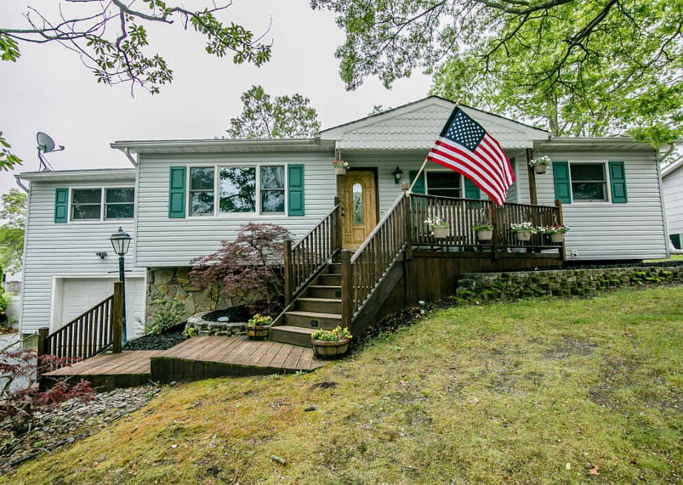 1st image of 1941 Ravenwood Dr