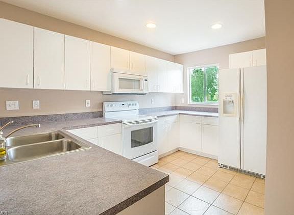 4th image of 2125 SW 20th Ave