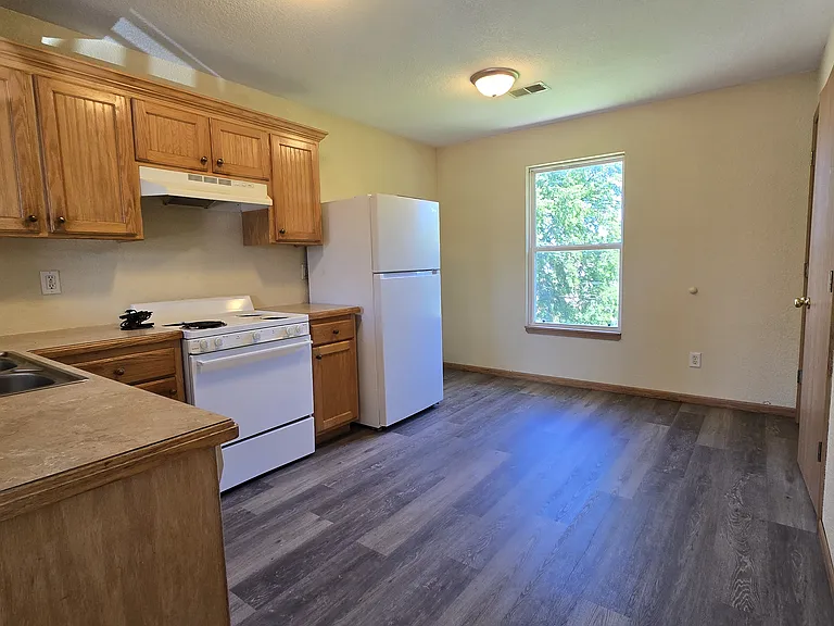303 W Montgomery St — Photo 4